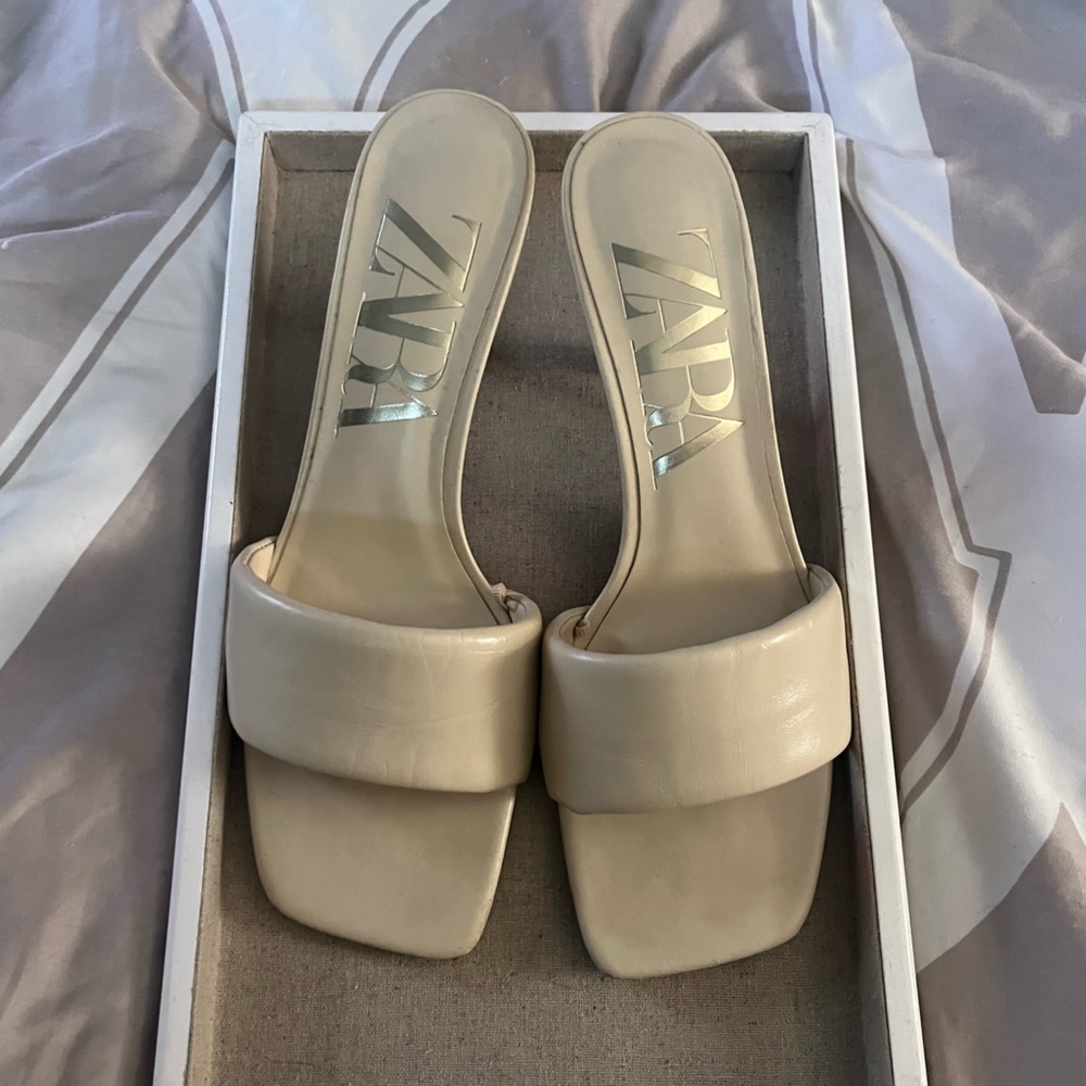 Zara Women's Beige Slide Sandals